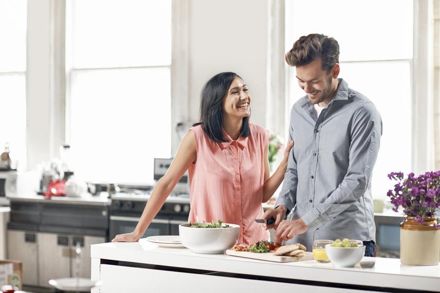 Man and woman cooking a low-carb meal