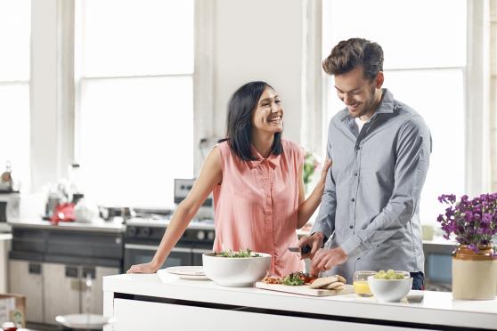 Man and woman cooking a low-carb meal